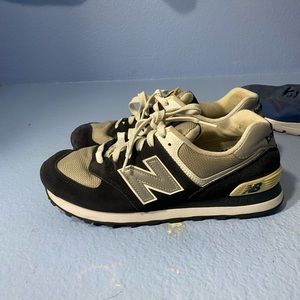 NEW BALANCE 574 MENS 9 used